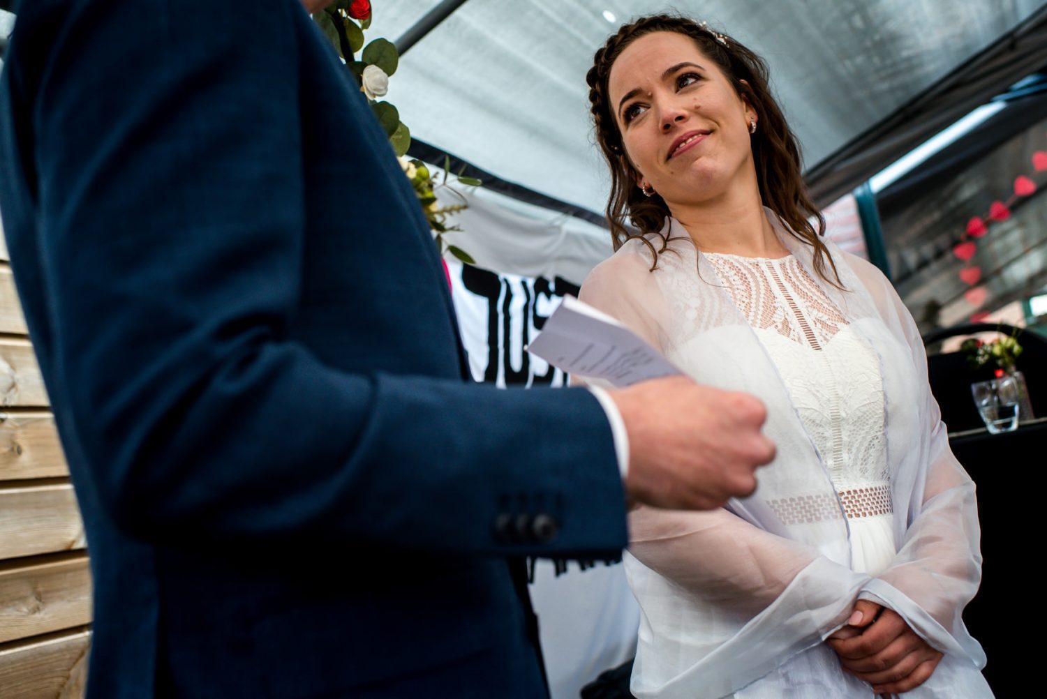 Trouwen in eigen tuin | Journalistieke trouwfotografie Amersfoort