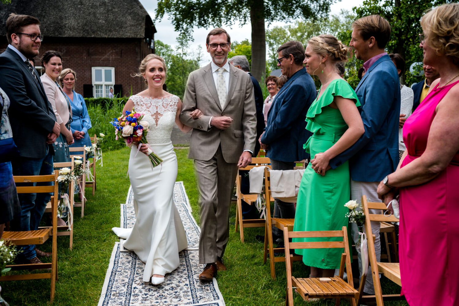 Trouwen Dengh Utrecht buiten boomgaard