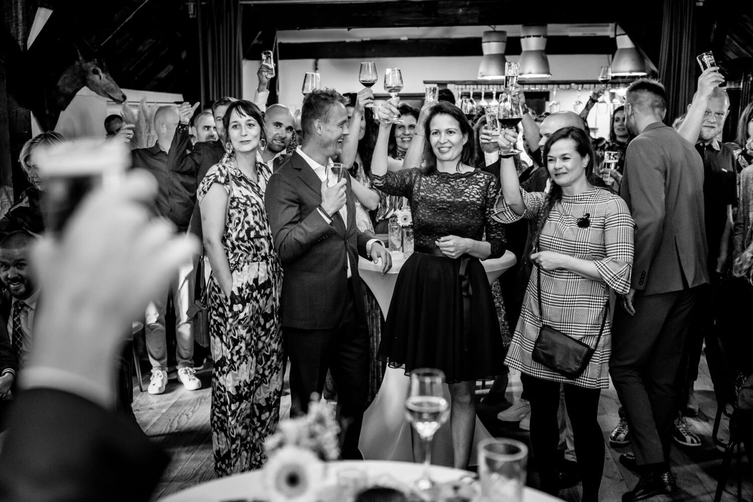 Brasserie schovenhorst trouwceremonie in het bos journalistieke trouwfotograaf landgoed schovenhorst
